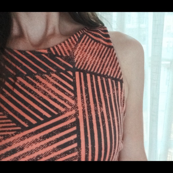 Silence + Noice Geometric Cut-out Crop Top - Picture 5 of 5